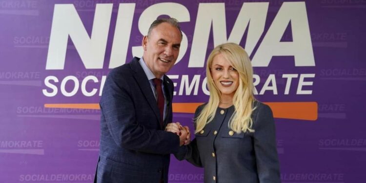 Fatmir Limaj prezanton Xhevahire Izmakun si kandidate për deputete