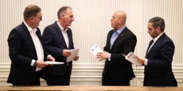 Haradinaj e Limaj dakordojnë programin zgjedhor, paga mesatare 1 mijë euro, pensionet 500 euro