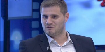 Olluri i reagon Rilind Gërvallës: Gazetarët s’duhet të kenë frikë nga AKI si gazetarët serbë nga BIA