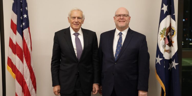 Hovenier me Clark-un: Avokati dhe simboli i mbështetjes amerikane për Kosovën