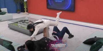 Edi provon të ushtrojë duke shfrytëzuar Xhenetën dhe Anisën si pesha (VIDEO)