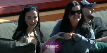 Ndodh edhe kjo, Xheneta puth në buzë Gresën