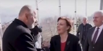 Momenti kur Gërvalla bën huqjen epike duke ngatërruar stërnipin e Isa Boletinit, Sveçla ul kokën nga ‘marrja’