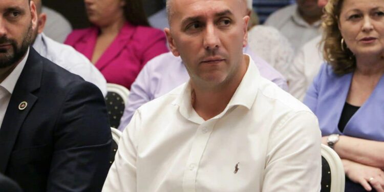 Ahmetxhekaj demanton Maqedoncin për biftekët: Mos ia fut kot, ushtarët sot nuk kanë ushqim të nxehtë