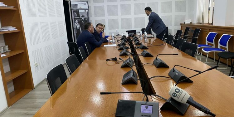 Dështon në mungesë kuorumi të mbahet mbledhja e Komisionit për Ekonomi, Industri, Ndërmarrësi dhe Tregti