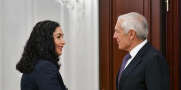 Osmani pret në një takim Clarkun: Vendosmëria dhe lidershipi juaj i kontribuan lirisë së Kosovës