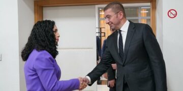 Mickoski i kthehet incidentit të Osmanit në Aeroport: Nuk ishte i pari, unë kurrë nuk udhëtoj nga terminali VIP