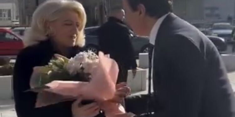 VV shpërndan videon e dhuratës që Kurti ia bëri Shkurte Fejzës për ditëlindje