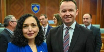 Peci flet për raportin me Osmani: Prej ditës kur mori postin e Presidentes është vetëm zyrtar