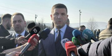 Krasniqi nga Prekazi: 28 Nëntori na emocionon, mes nesh nuk janë Thaçi, Veseli, Krasniqi e Selimi