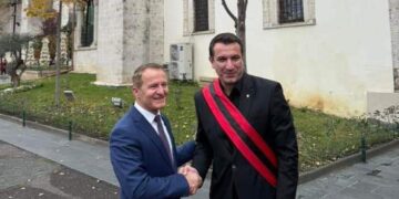 Ferit Idrizi nga Shqipëria uron: Të gjithë shqiptarëve kudo që janë, gëzuar 28 Nëntori