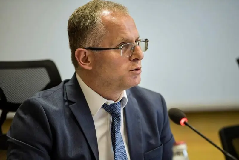 Skema e profesionistëve dhe ndarja e 40 bursave, Bislimi fton të rinjtë të aplikojnë