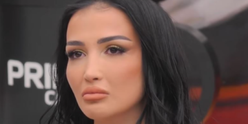 “Na la në ‘beshik’, me pelena në fytyrë…”- Xheneta rrëfen se si u braktis nga nëna