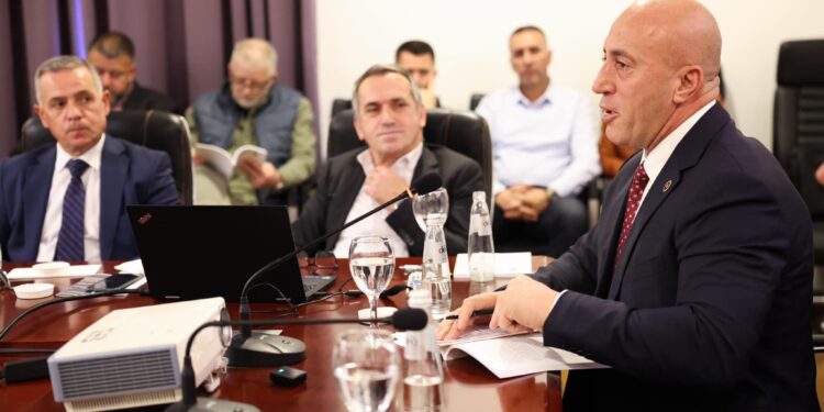 Haradinaj në tryezën “Aleanca për Ujin”: Programi ynë parasheh investime madhore në shtatë diga të reja