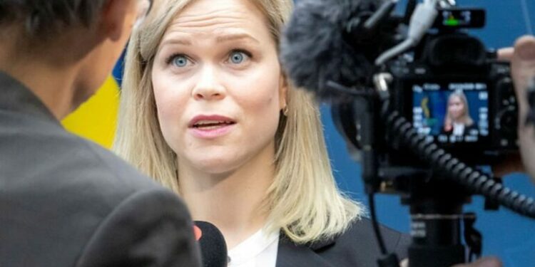 E çuditshme: Një ministre suedeze ka frikë tmerrësisht nga bananet