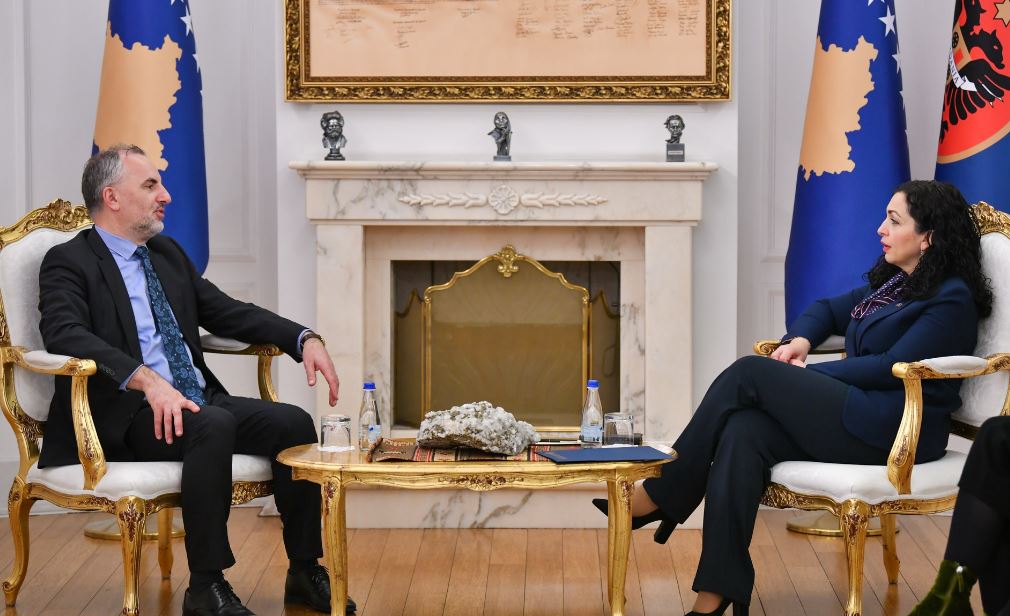 Osmani takohet me rektorin e ri të UP-së, e uron për pozitën