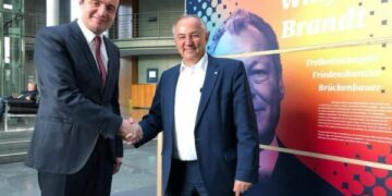 Deputeti gjerman: Kurti dhe Vuçiq janë partnerë idealë për çështjen e Kosovës, vetëm shikoni si veprojnë e reagojnë