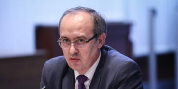 Hoti: Qindra miliona euro i mungojnë ekonomisë së Kosovës pasi Qeveria Kurti s’realizoi investimet e planifikuara