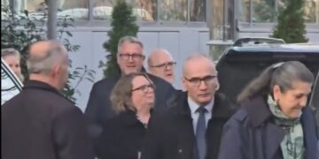 LAJMI I FUNDIT: Kurtit i shkon në takim ambasadori amerikan dhe zyrtarja e lartë e USAID-it