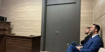 Glauk Konjufca dhe të tjerët deklarohen të pafajshëm për hedhjen e gazit lotsjellës më 2015 në Kuvend