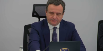 Kurti e ndërpret transmetimin e mbledhjes së Qeverisë, thotë se dy propozime kërkojnë diskutim sekret
