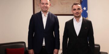 Veprim me vend: Peci e bën keshilltar djalin e deshmorit