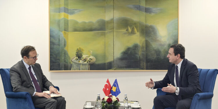 Kurti takon ambasadorin e Turqisë në Kosovë, flasin për fuqizimin e marrëdhënieve bilaterale