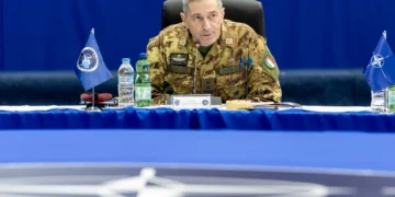 Komandanti i KFOR-it: Paqja e qëndrueshme mes Kosovës dhe Serbisë kërkon zgjidhje politike
