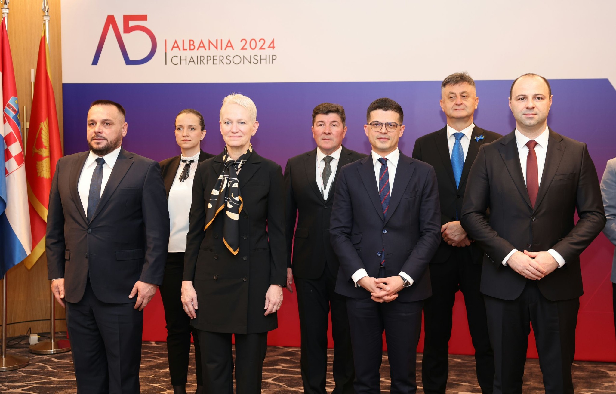 Ministrat e Mbrojtjes në Tiranë, Maqedonci: Politikat e Serbisë që synojnë destabilizimin e Kosovës, cenojë sigurinë edhe në rajon