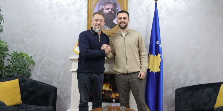 Lushtaku mirëpret djalin e Jakup Krasniqit në PDK: Altini vjen me një vizion të qartë dhe energji të reja