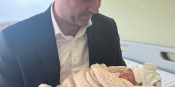 Glauk Konjufca bëhet baba për herë të tretë