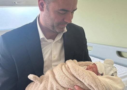 Glauk Konjufca bëhet baba për herë të tretë