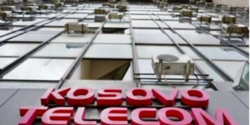 ‘Zgjidhja’ e jashtëligjshme e Qeverisë, Telekomi ndan pagat me “cash”