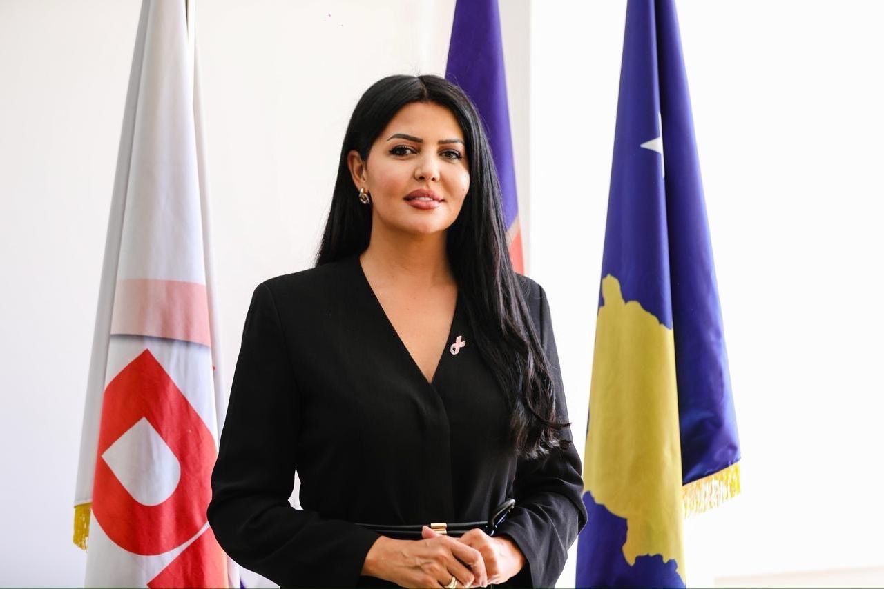 Pas punësimit të gruas së Liburn Aliut e nipit të Besnik Bislimit, deputetja Krasniqi pyet Kurtin: A je kryeministër apo ke dezertuar