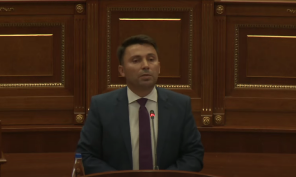 Rrustemi e ka të vështirë të flasë pas Kurtit: I tha të gjitha