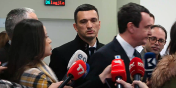 Kurti s’dëshiron ta komentojë sul’min e djeshëm ndaj mediave: Flasim në vende të tjera, herë të tjera