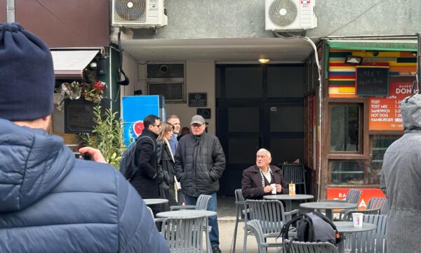 Albulena Haxhiu dhe Blerim Sallahu “shuajnë kureshtjen”, i bien kah Prokuroria ku Kurti është ftuar të dëshmojë nga ora 9:30