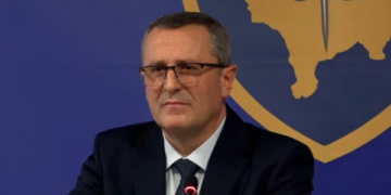 “Lepuj” dhe “kërmij”, Isufaj e quan fyerje deklaratën e Kurtit: Kemi pesë aktakuza ndaj ish ministrave, asnjë ndaj këtyre aktualë