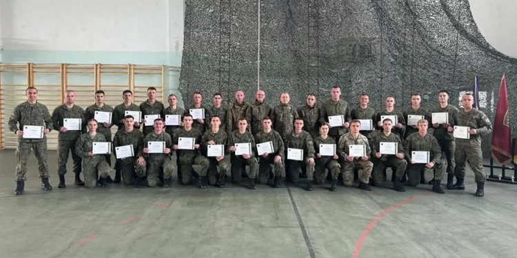 Usharakët e FSK-së kryejnë kursin e liderit luf’tarak dhe të fitnesit fizik, 62 të certifikuar