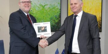 Hovenier në takimin lamtumirës me Bislimin: Përforcova mbështetjen tonë për përparimin e Kosovës drejt integrimeve evropiane