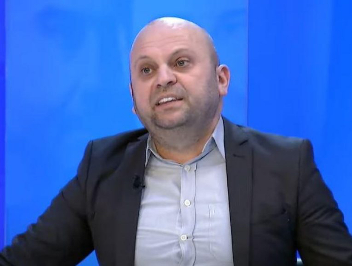 “Ti fol qysh e keni fëlliqë politikën”: Imer Mushkolaj i kthehet keq deputetit të VV-së