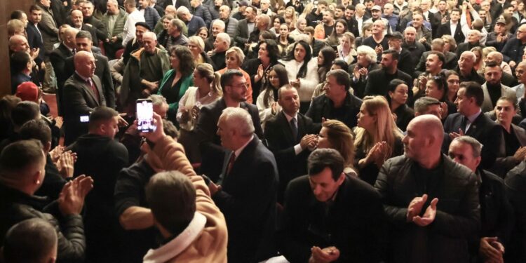 Haradinaj mbush sallën në Gjilan: Është koha për ndryshim, Gjilani meriton trajtimin e duhur