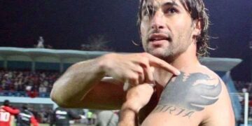 Cana flet për përleshjen me tifozin serb: Ma kishte kafshuar gishtin, gati sa nuk ma këputi