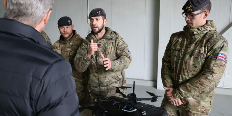Sulmi në Ibër-Lepenc, Ambasadori Hargreaves viziton ushtarët britanikë që patrulluan në veri: Kryesit të japin llogari