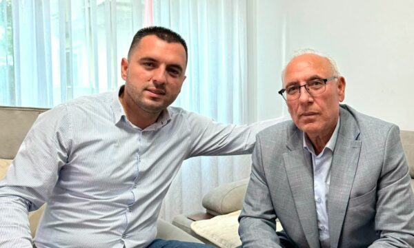 I biri me mesazh krenarie për babain e tij, Fadilin: Ballëhapur, kokëlartë dhe gjithmonë krenar