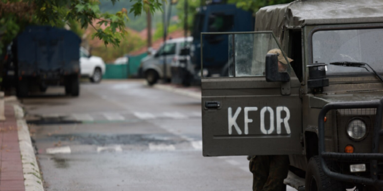 Prokuroria ngrit akt@kuzë ndaj serbit që sul’moi KFOR-in dhe Policinë në Zveçan
