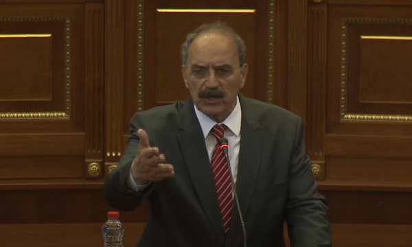 Jahja Koka nuk futet në garën për deputet, thotë se kuvendi nuk është vend i denjë për një intelektual si ai