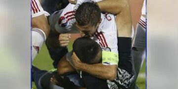 Lorik Cana flet për përleshjen me tifozin serb në vitin 2014: Ma kafshoi gishtin, gati sa nuk ma këputi