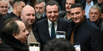 Kurti takohet me mërgatën në Slloveni, iu bën thirrje të regjistrohen si votues jashtë Kosovës