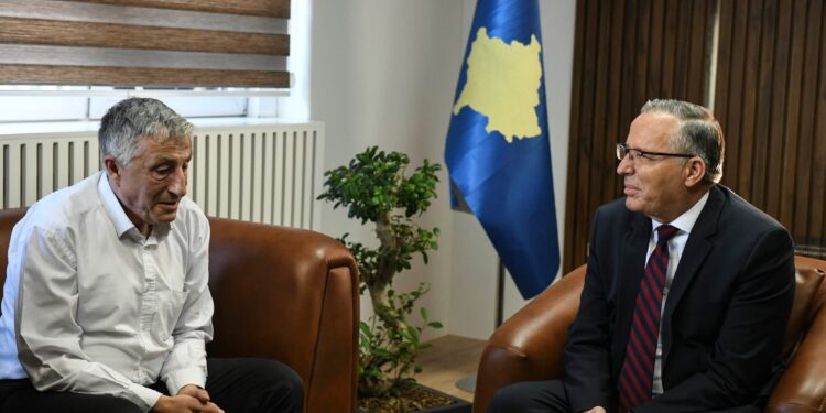 Hamza takon përfaqësuesit e SBASHK-ut: I mbështes kërkesat e Sindikatës së Arsimit, sepse është mbështetje për një shoqëri më të arsimuar